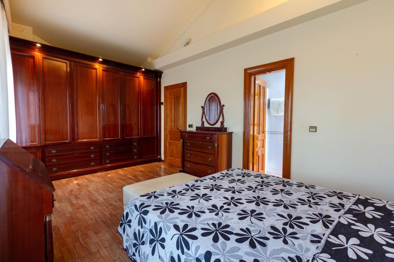 6 slaapkamer Villa te koop in Padul met zwembad - € 350.000 (Ref: 9252405)