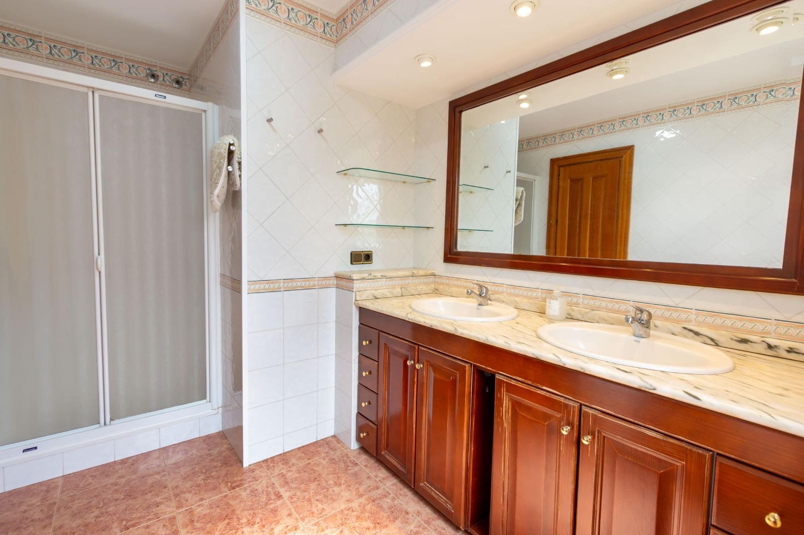 6 slaapkamer Villa te koop in Padul met zwembad - € 350.000 (Ref: 9252405)