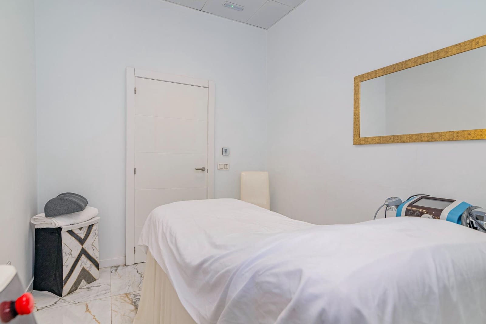 8 soveværelse Virksomhed til salg i Granada by - € 800.000 (Ref: 9269696)