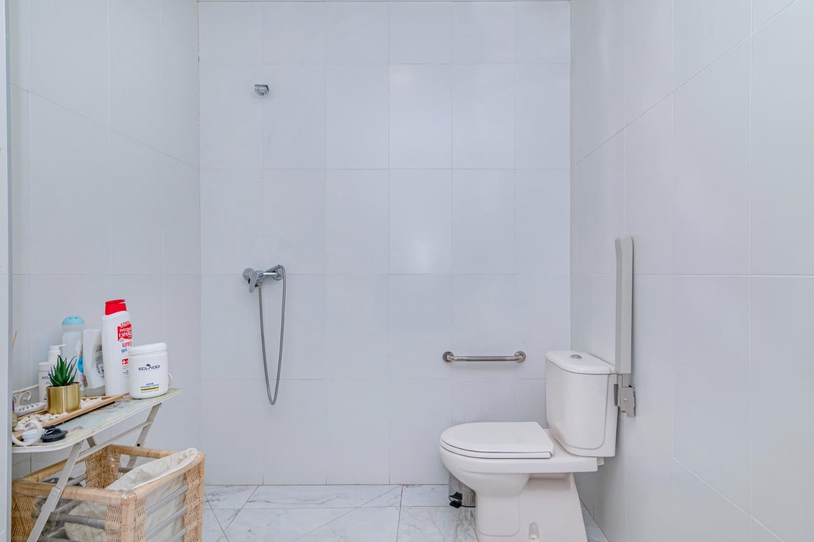 8 soveværelse Virksomhed til salg i Granada by - € 800.000 (Ref: 9269696)