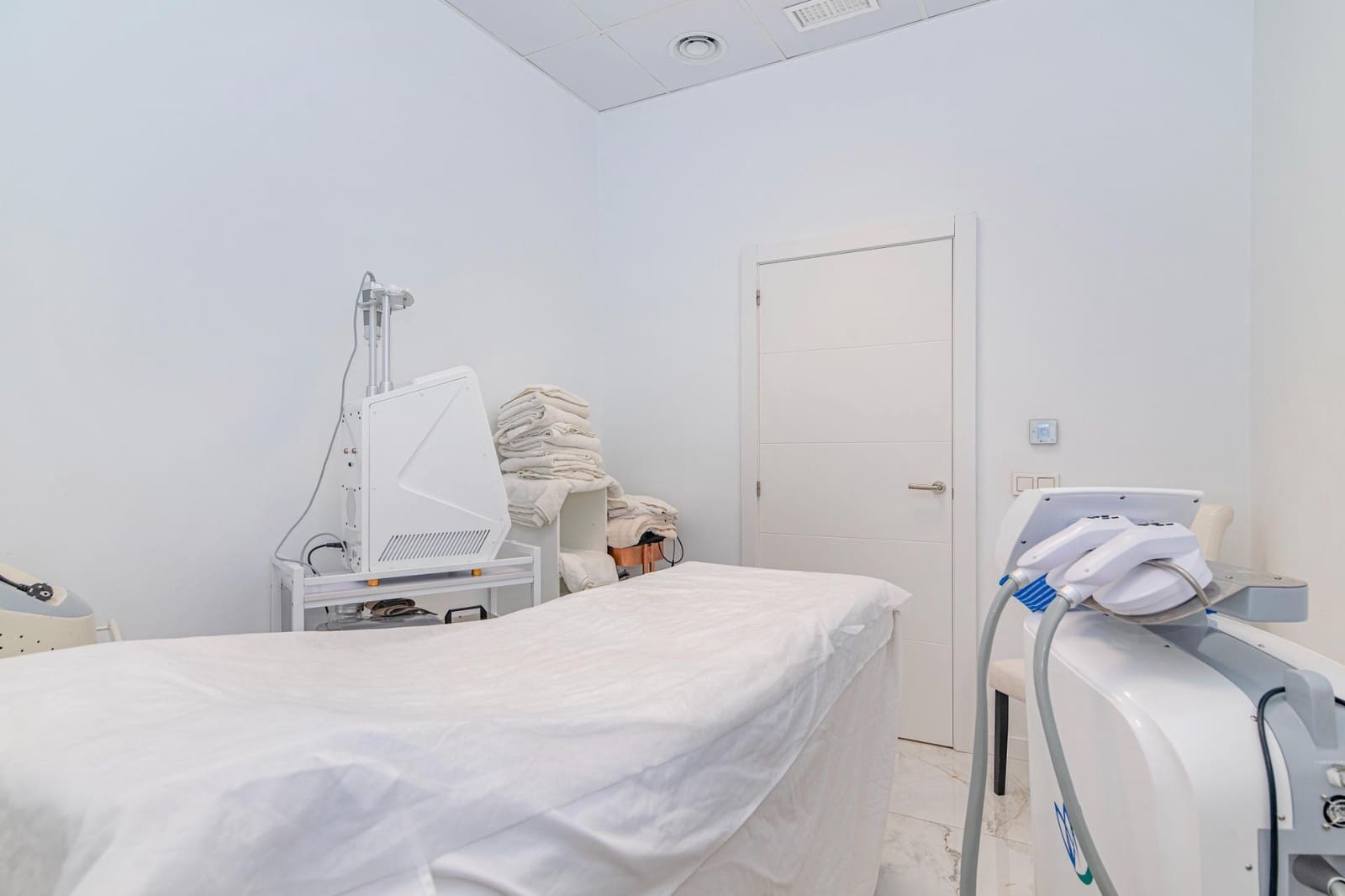 8 soveværelse Virksomhed til salg i Granada by - € 800.000 (Ref: 9269696)