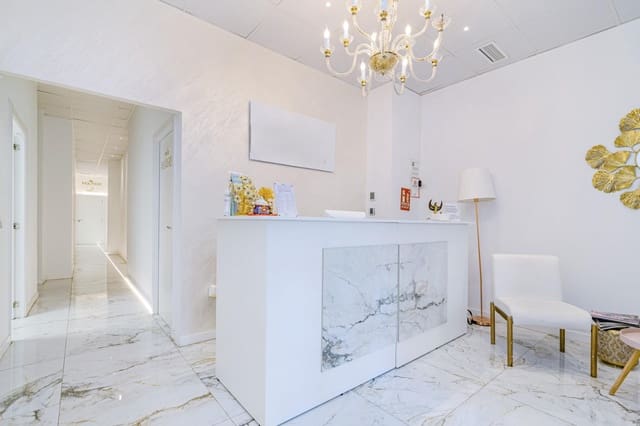 8 makuuhuone Yritys myytävänä paikassa Centro, Granada kaupunki - 800 000 € (Ref: 9269696)