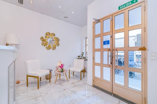 8 makuuhuone Yritys myytävänä paikassa Centro, Granada kaupunki - 800 000 € (Ref: 9269696)