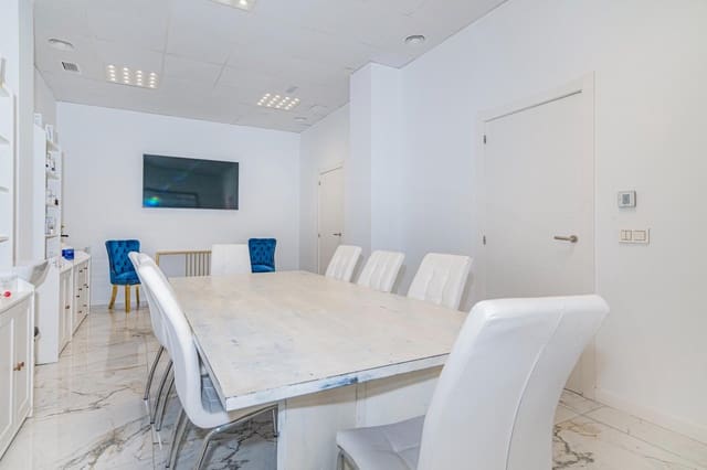 8 makuuhuone Yritys myytävänä paikassa Centro, Granada kaupunki - 800 000 € (Ref: 9269696)