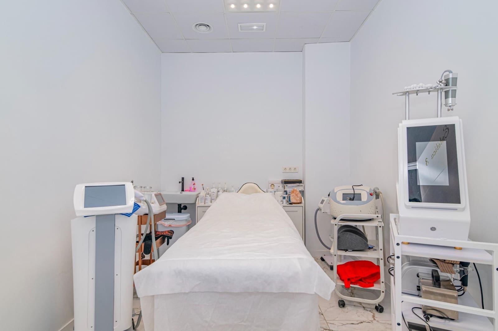 8 soveværelse Virksomhed til salg i Granada by - € 800.000 (Ref: 9269696)