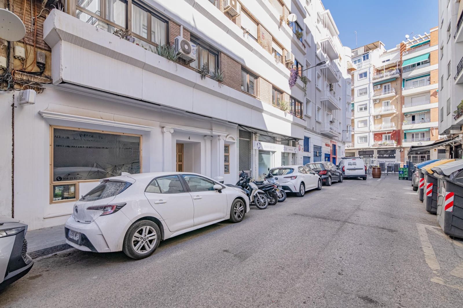 8 soveværelse Virksomhed til salg i Granada by - € 800.000 (Ref: 9269696)