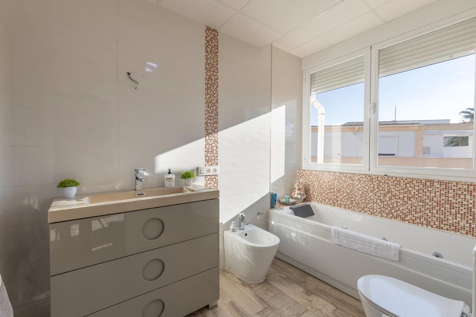 2 soveværelse Penthouse til salg i Otura med garage - € 189.900 (Ref: 9285192)