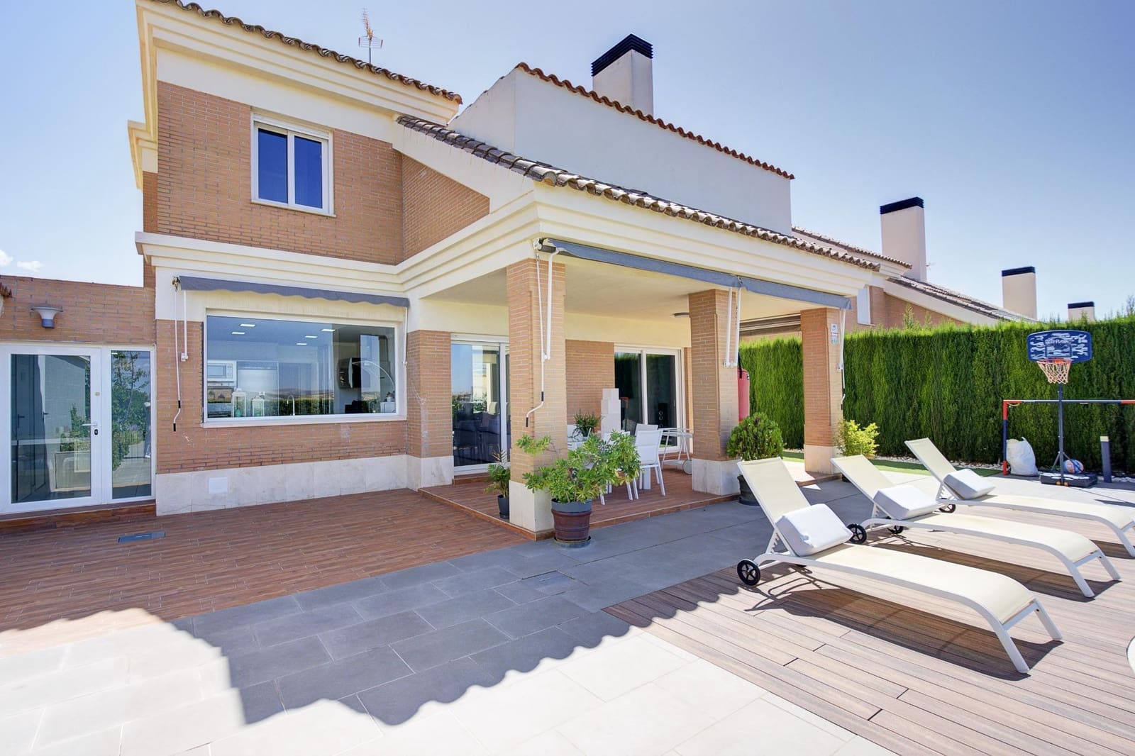 4 soveværelse Villa til salg i Otura med swimmingpool garage - € 489.000 (Ref: 9291531)