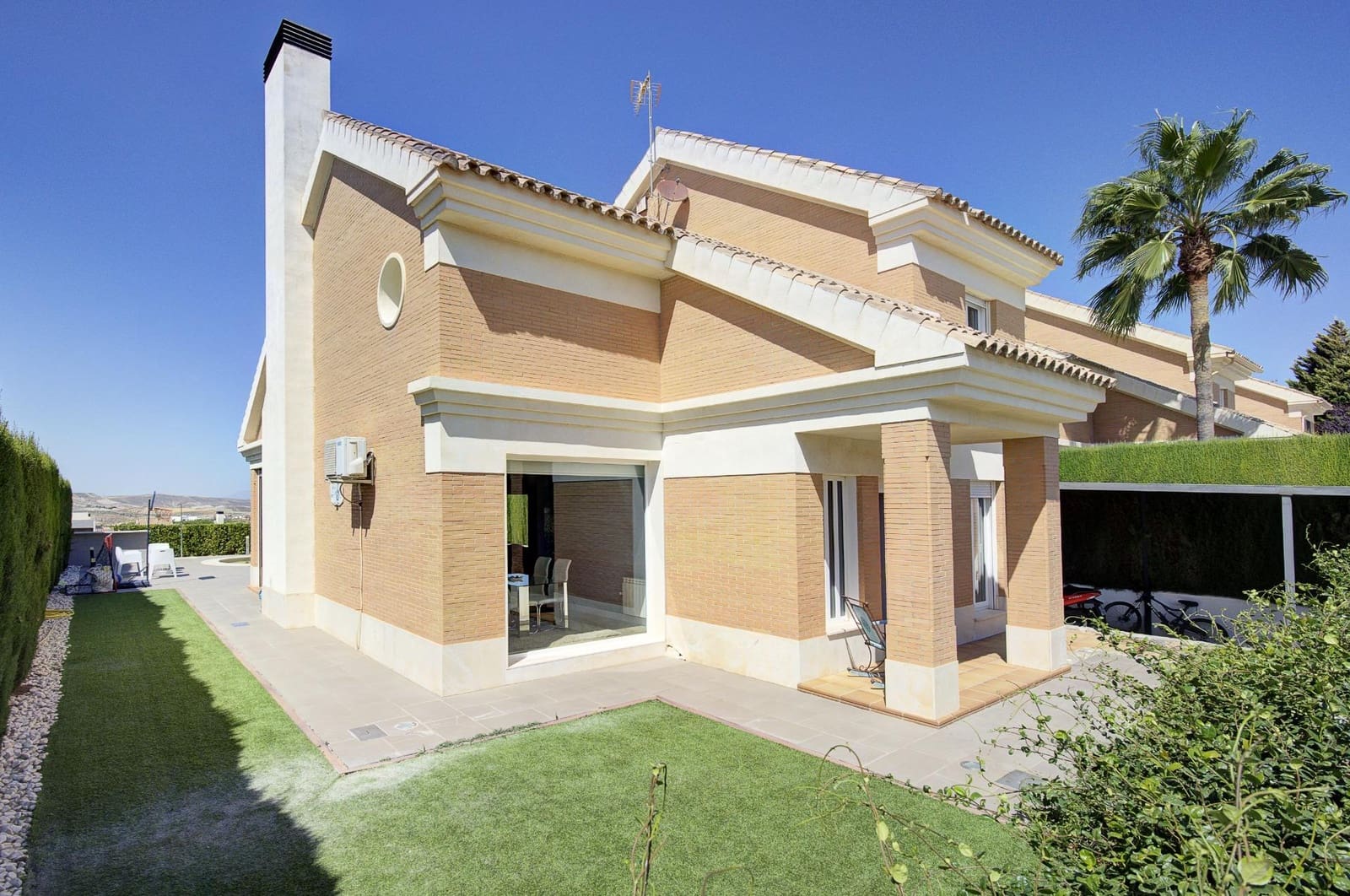 4 soveværelse Villa til salg i Otura med swimmingpool garage - € 489.000 (Ref: 9291531)