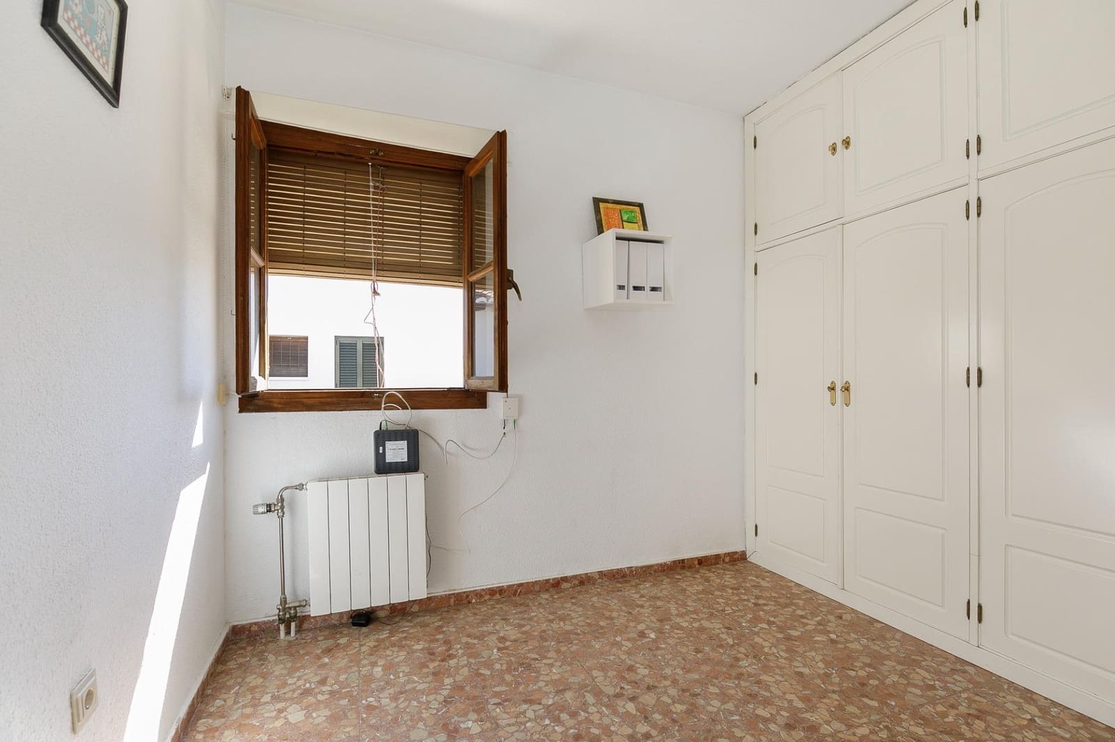 4 bedroom Villa for sale in Ogijares with pool garage - € 325,000 (Ref: 9303506)