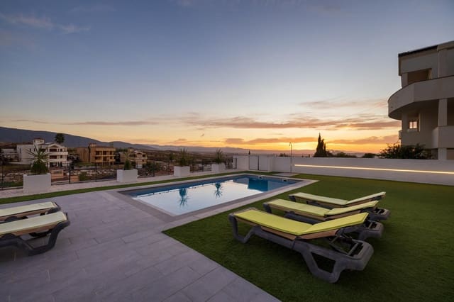 4 Zimmer Villa zu verkaufen in La Zubia mit Garage - 570.000 € (Ref: 9308488)