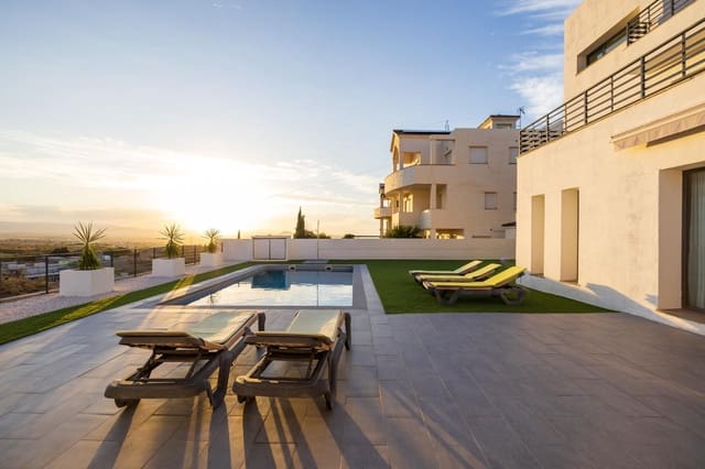 4 Zimmer Villa zu verkaufen in La Zubia mit Garage - 570.000 € (Ref: 9308488)