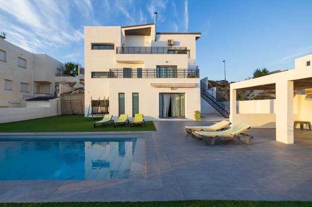 4 Zimmer Villa zu verkaufen in La Zubia mit Garage - 570.000 € (Ref: 9308488)