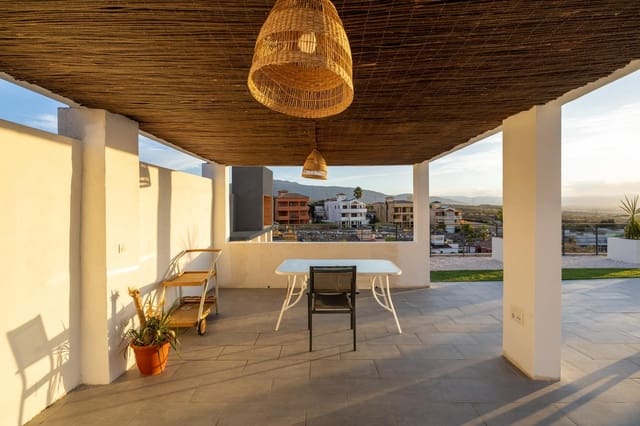 4 Zimmer Villa zu verkaufen in La Zubia mit Garage - 570.000 € (Ref: 9308488)