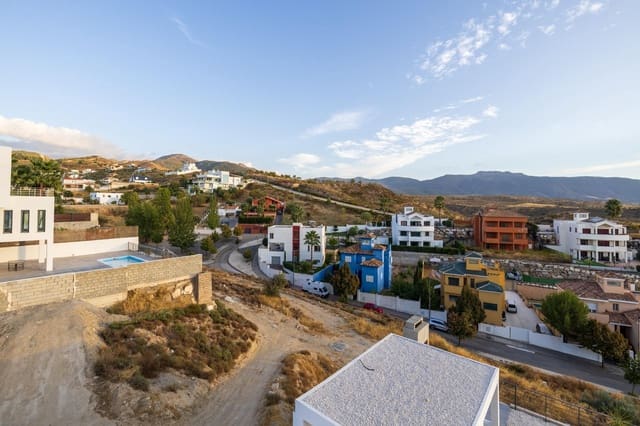 4 Zimmer Villa zu verkaufen in La Zubia mit Garage - 570.000 € (Ref: 9308488)