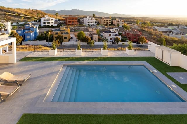 4 Zimmer Villa zu verkaufen in La Zubia mit Garage - 570.000 € (Ref: 9308488)