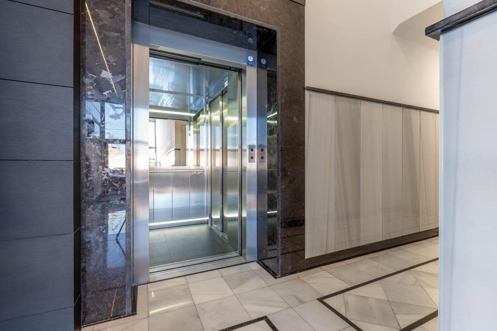 2 slaapkamer Flat te koop in Armilla met zwembad garage - € 350.000 (Ref: 9349515)