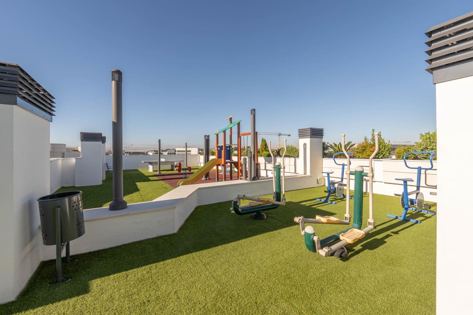 2 slaapkamer Flat te koop in Armilla met zwembad garage - € 350.000 (Ref: 9349515)