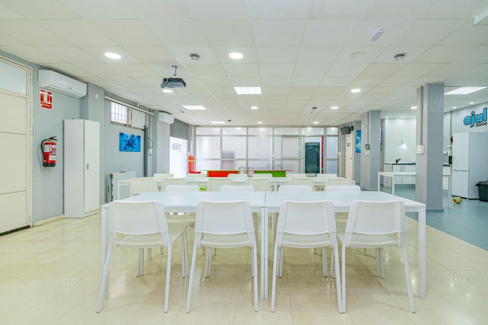 Commercial for sale in Santa Fe - € 120,000 (Ref: 9356752)