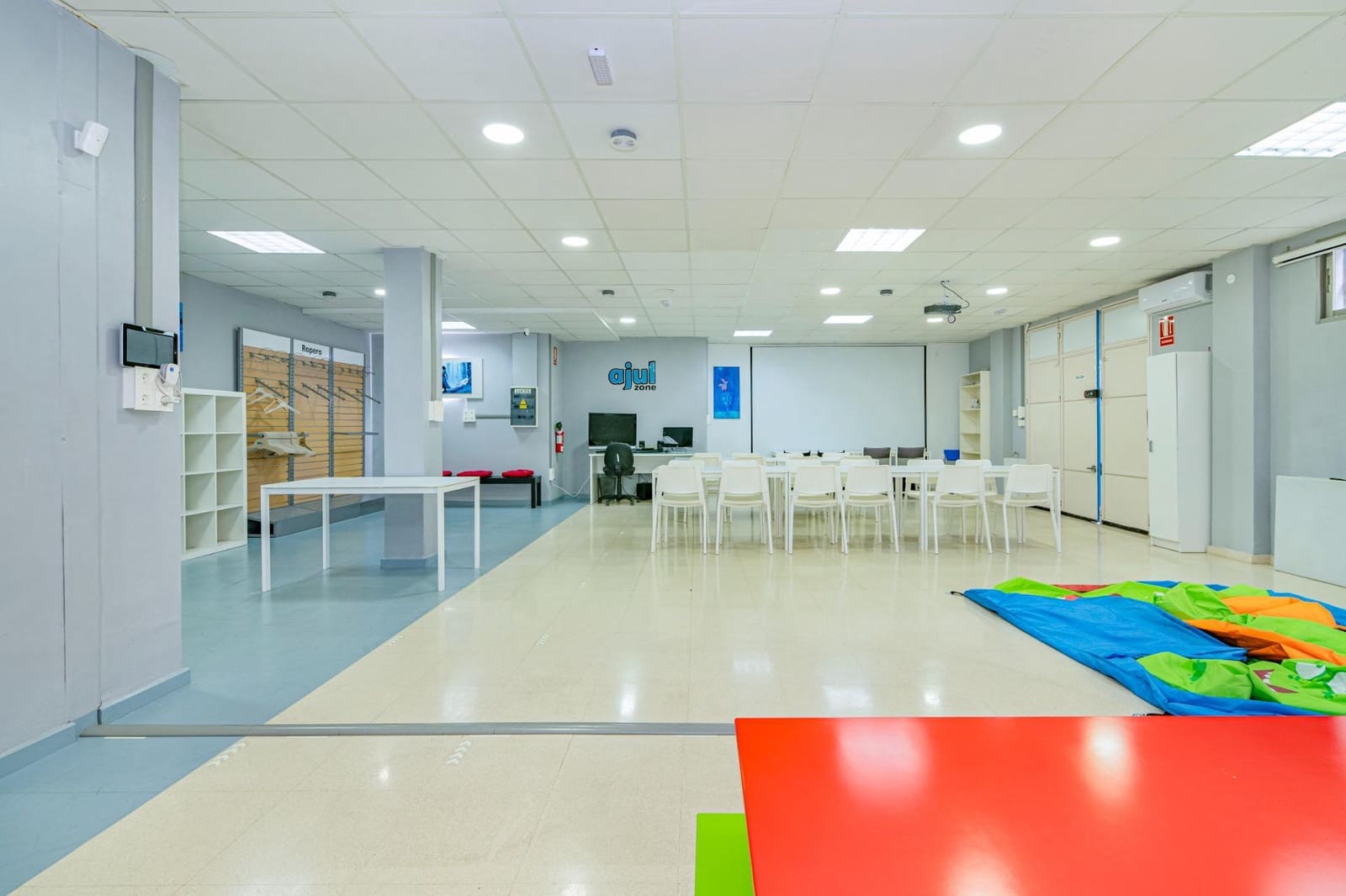 Commercial for sale in Santa Fe - € 120,000 (Ref: 9356752)