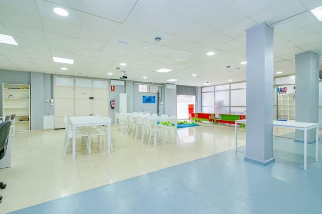 Commercial for sale in Santa Fe - € 120,000 (Ref: 9356752)