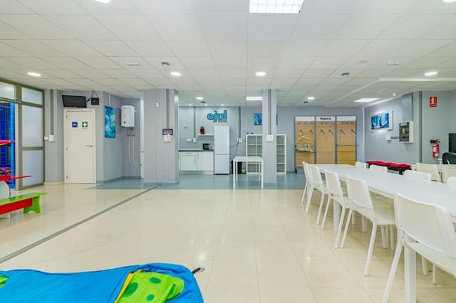 Commercial for sale in Santa Fe - € 120,000 (Ref: 9356752)