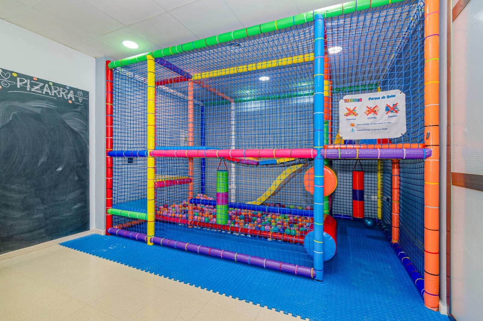 Commercial for sale in Santa Fe - € 120,000 (Ref: 9356752)