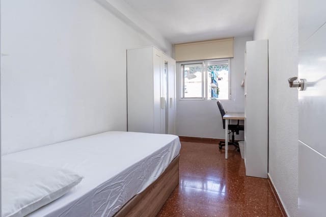 4 soveværelse Lejlighed til leje i Granada by - € 1.100 (Ref: 9367484)