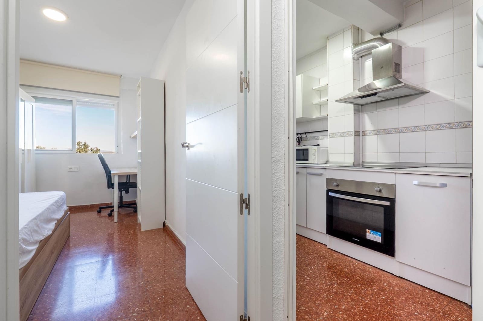 4 soveværelse Lejlighed til leje i Granada by - € 1.100 (Ref: 9367484)