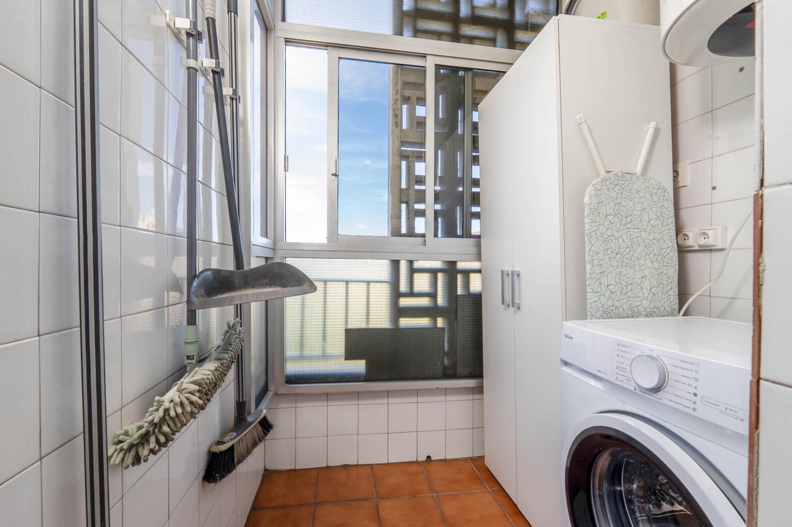 4 soveværelse Lejlighed til leje i Granada by - € 1.100 (Ref: 9367484)