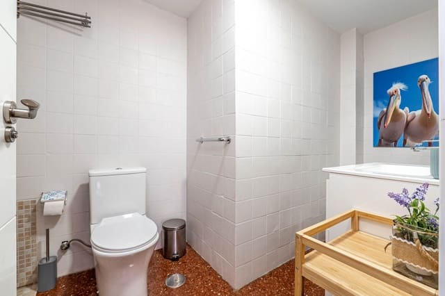 4 soveværelse Lejlighed til leje i Granada by - € 1.100 (Ref: 9367484)