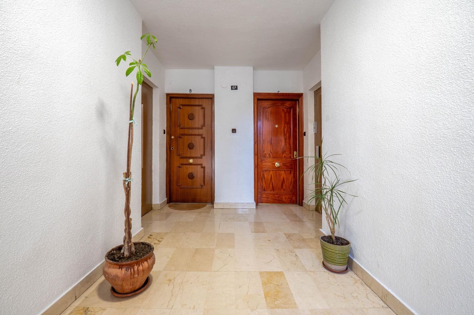 4 soveværelse Lejlighed til leje i Granada by - € 1.100 (Ref: 9367484)