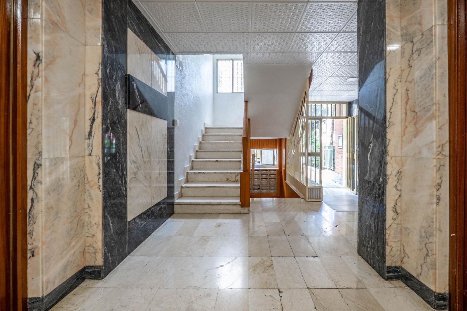 4 soveværelse Lejlighed til leje i Granada by - € 1.100 (Ref: 9367484)