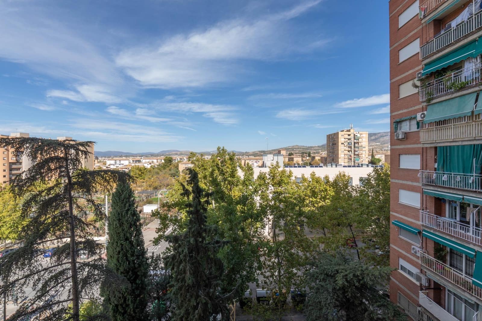 4 soveværelse Lejlighed til leje i Granada by - € 1.100 (Ref: 9367484)