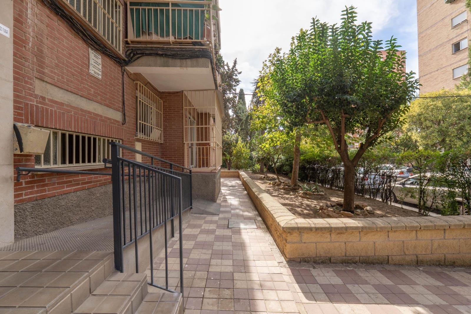 4 soveværelse Lejlighed til leje i Granada by - € 1.100 (Ref: 9367484)