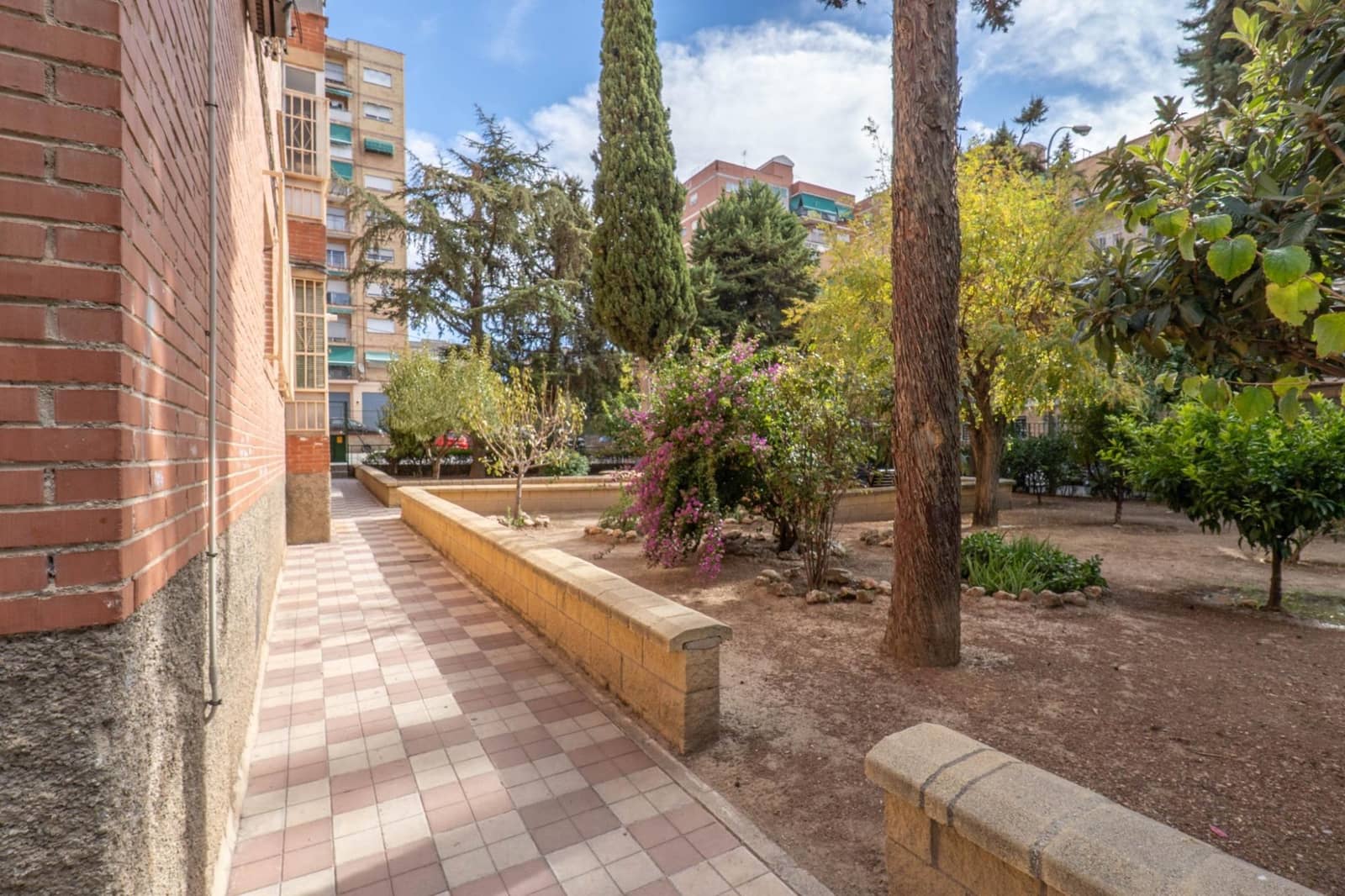 4 soveværelse Lejlighed til leje i Granada by - € 1.100 (Ref: 9367484)