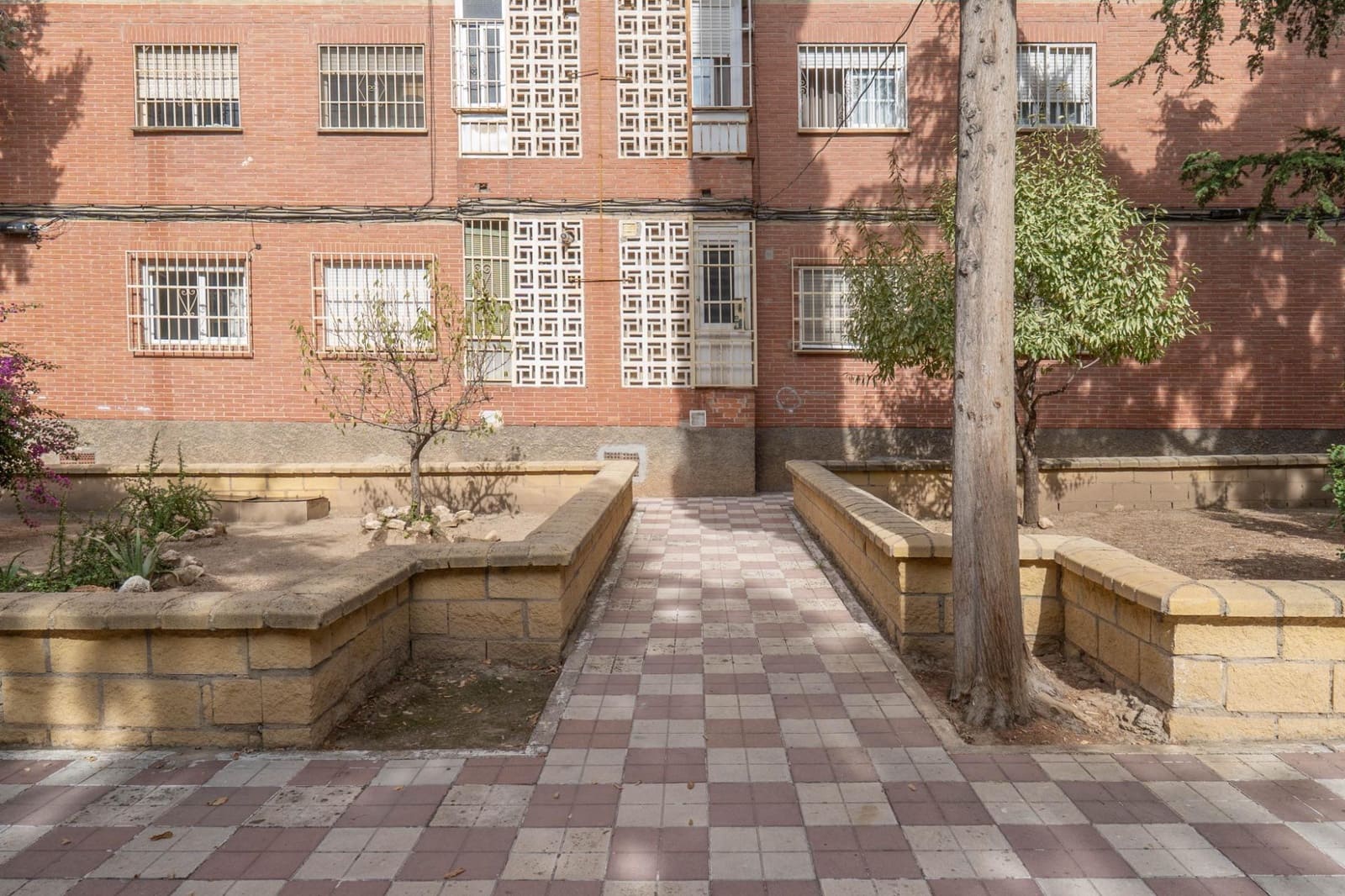 4 soveværelse Lejlighed til leje i Granada by - € 1.100 (Ref: 9367484)