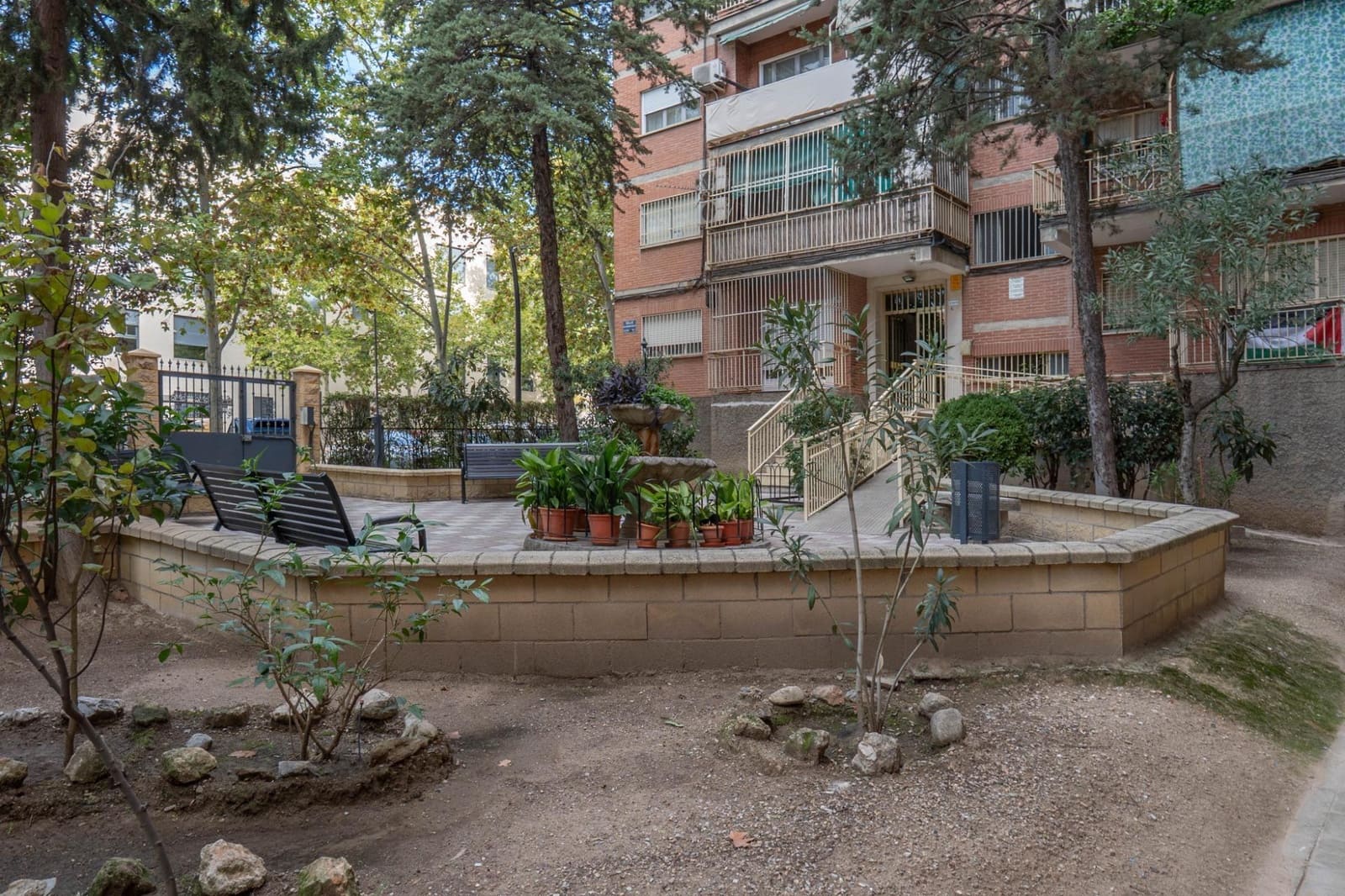 4 soveværelse Lejlighed til leje i Granada by - € 1.100 (Ref: 9367484)