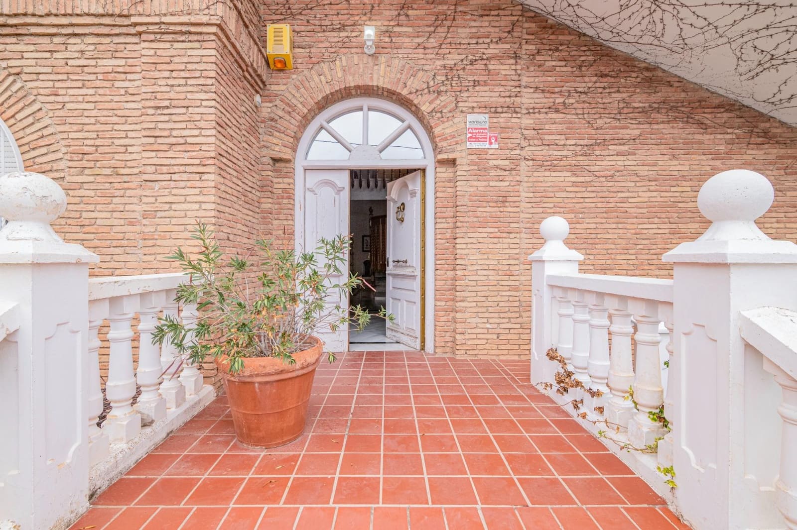 5 soveværelse Villa til salg i La Zubia med swimmingpool garage - € 1.190.000 (Ref: 9395970)