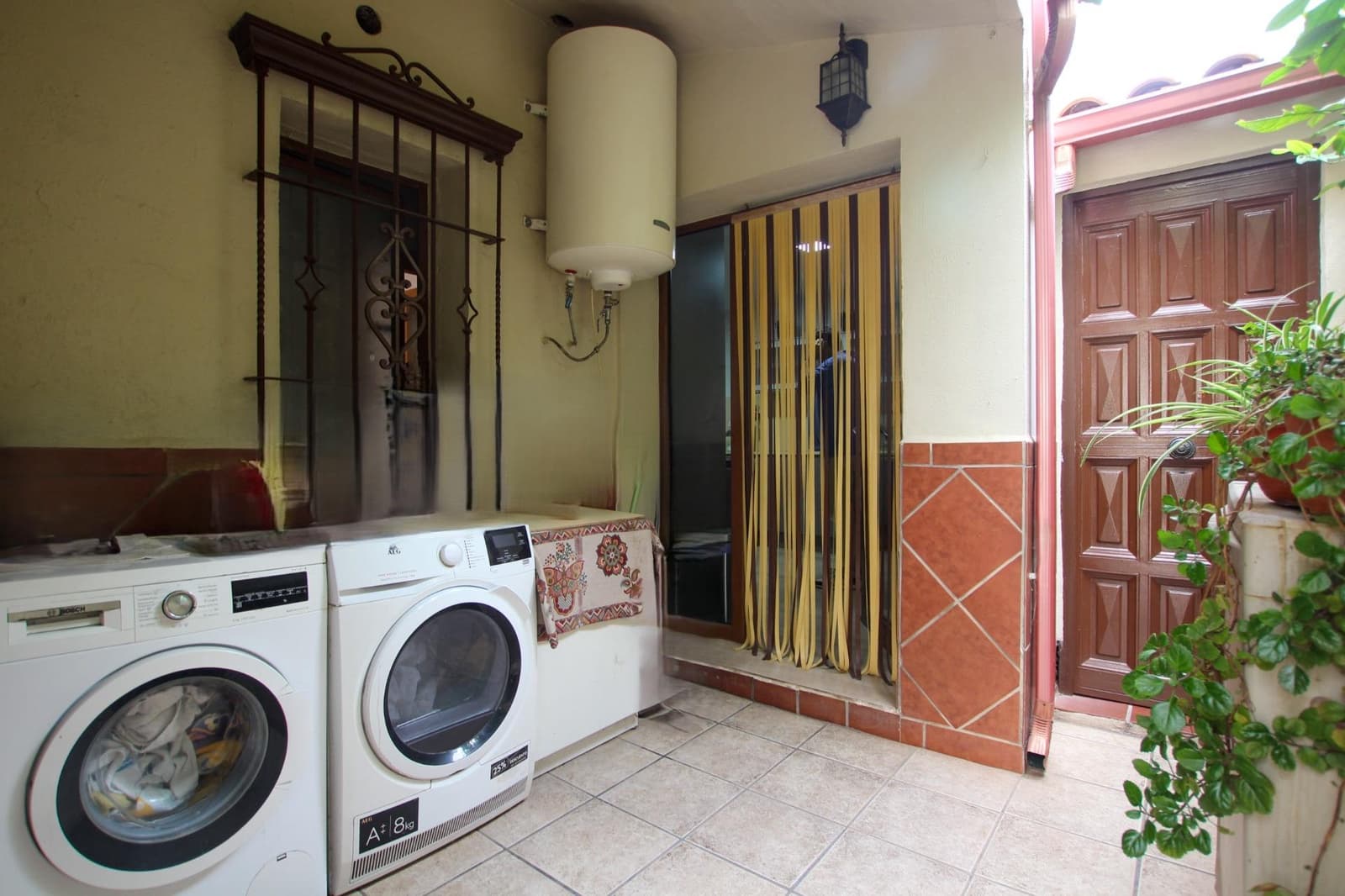 3 bedroom Villa for sale in Ogijares - € 360,000 (Ref: 9395971)