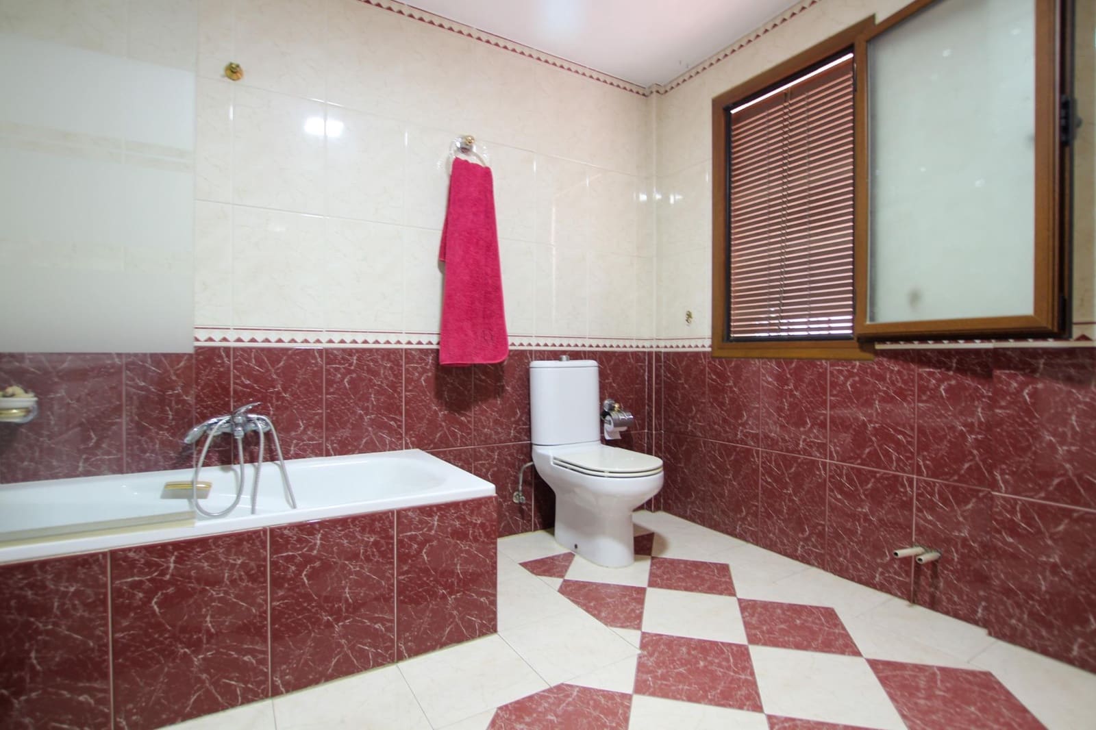 3 bedroom Villa for sale in Ogijares - € 360,000 (Ref: 9395971)