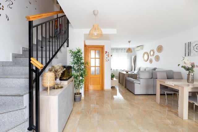 3 soverom Rekkehus til salgs i Vegas del Genil med garasje - € 229 900 (Ref: 9410950)