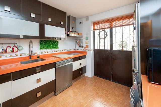 3 soverom Rekkehus til salgs i Vegas del Genil med garasje - € 229 900 (Ref: 9410950)