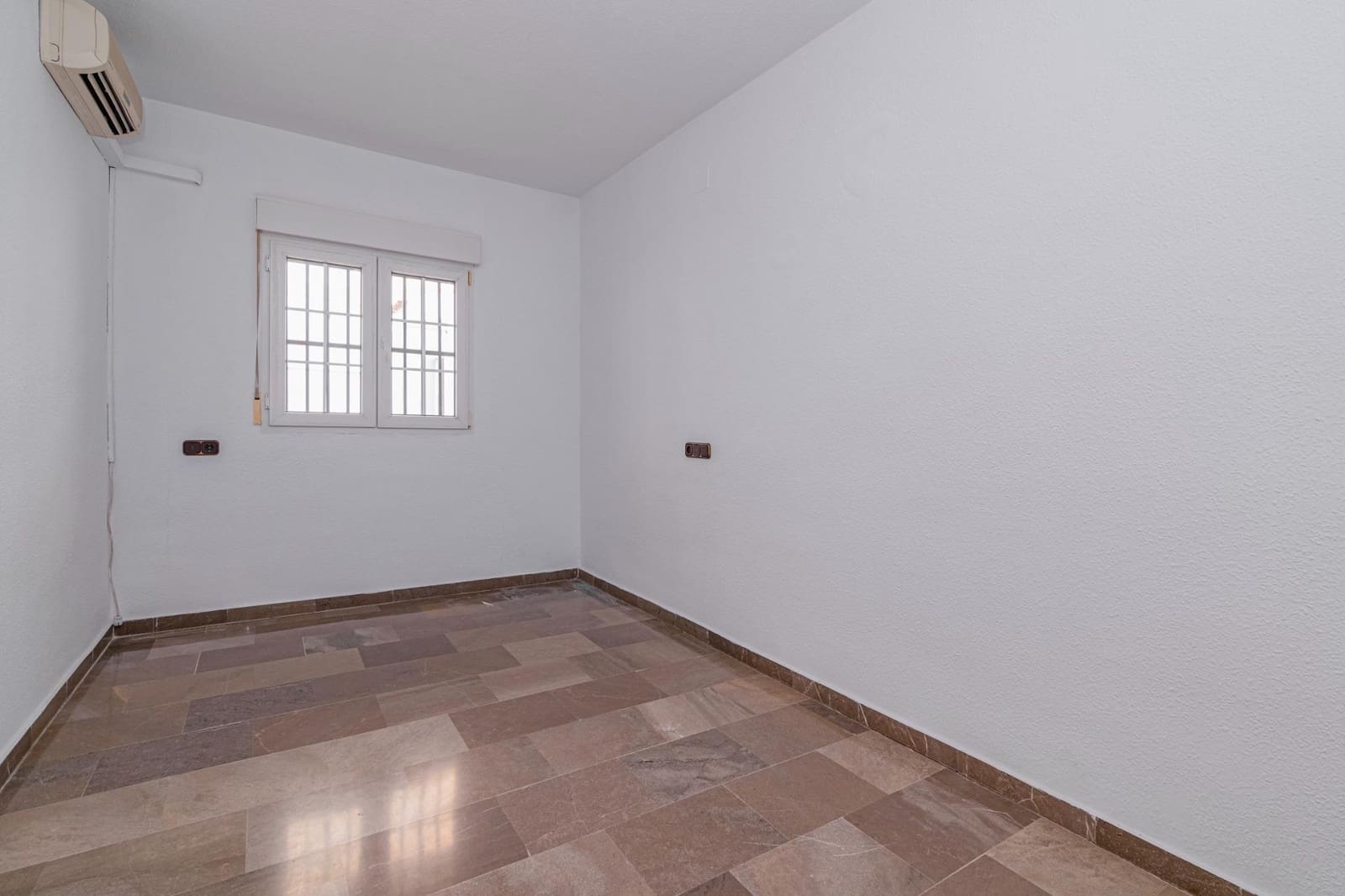 3 soveværelse Lejlighed til salg i Las Gabias - € 230.000 (Ref: 9410952)