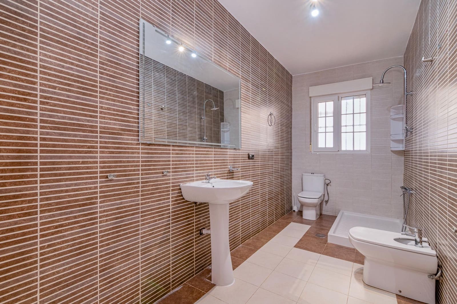 3 soveværelse Lejlighed til salg i Las Gabias - € 230.000 (Ref: 9410952)