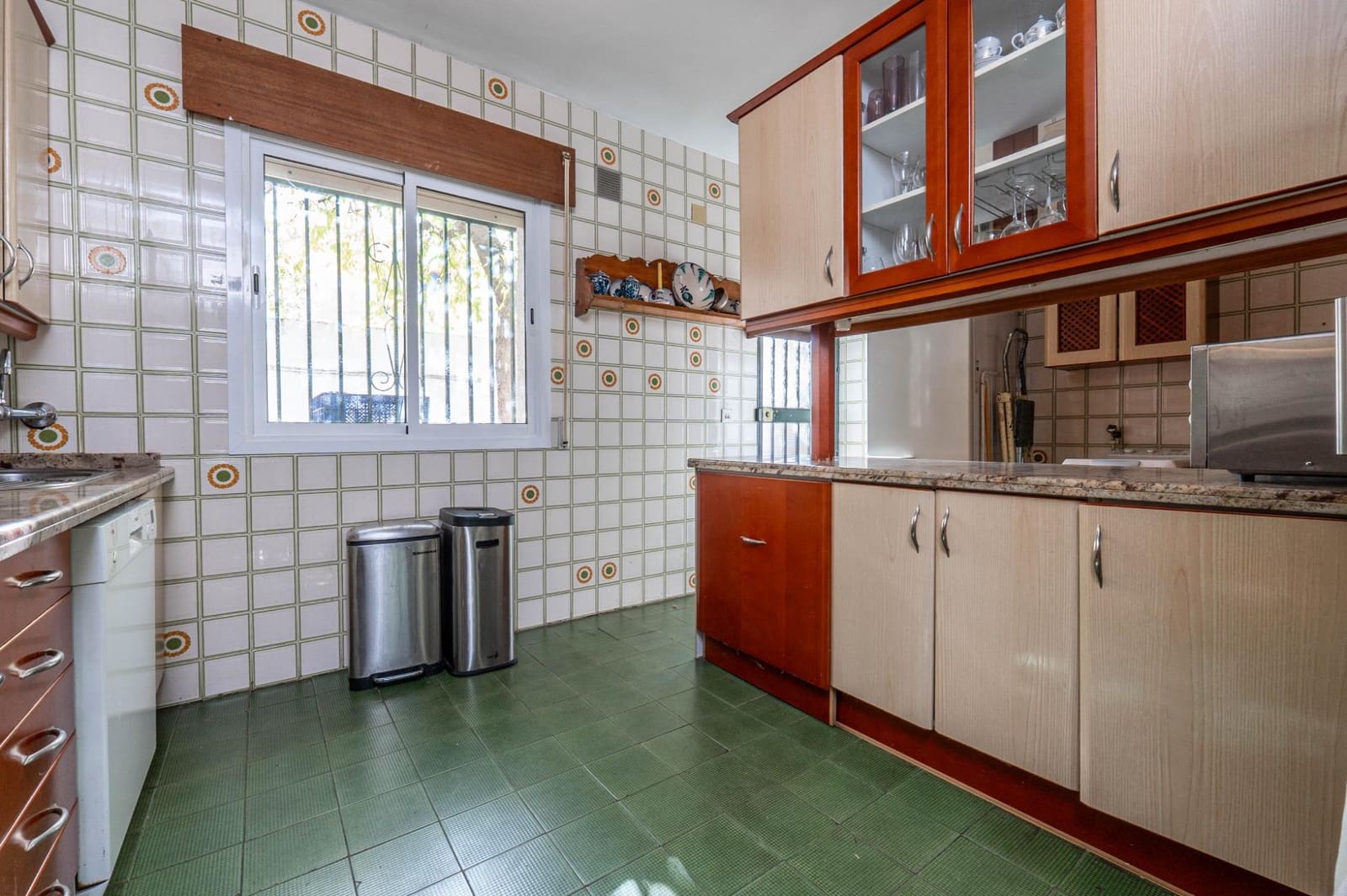 4 bedroom Villa for sale in Ogijares with pool garage - € 449,000 (Ref: 9419682)