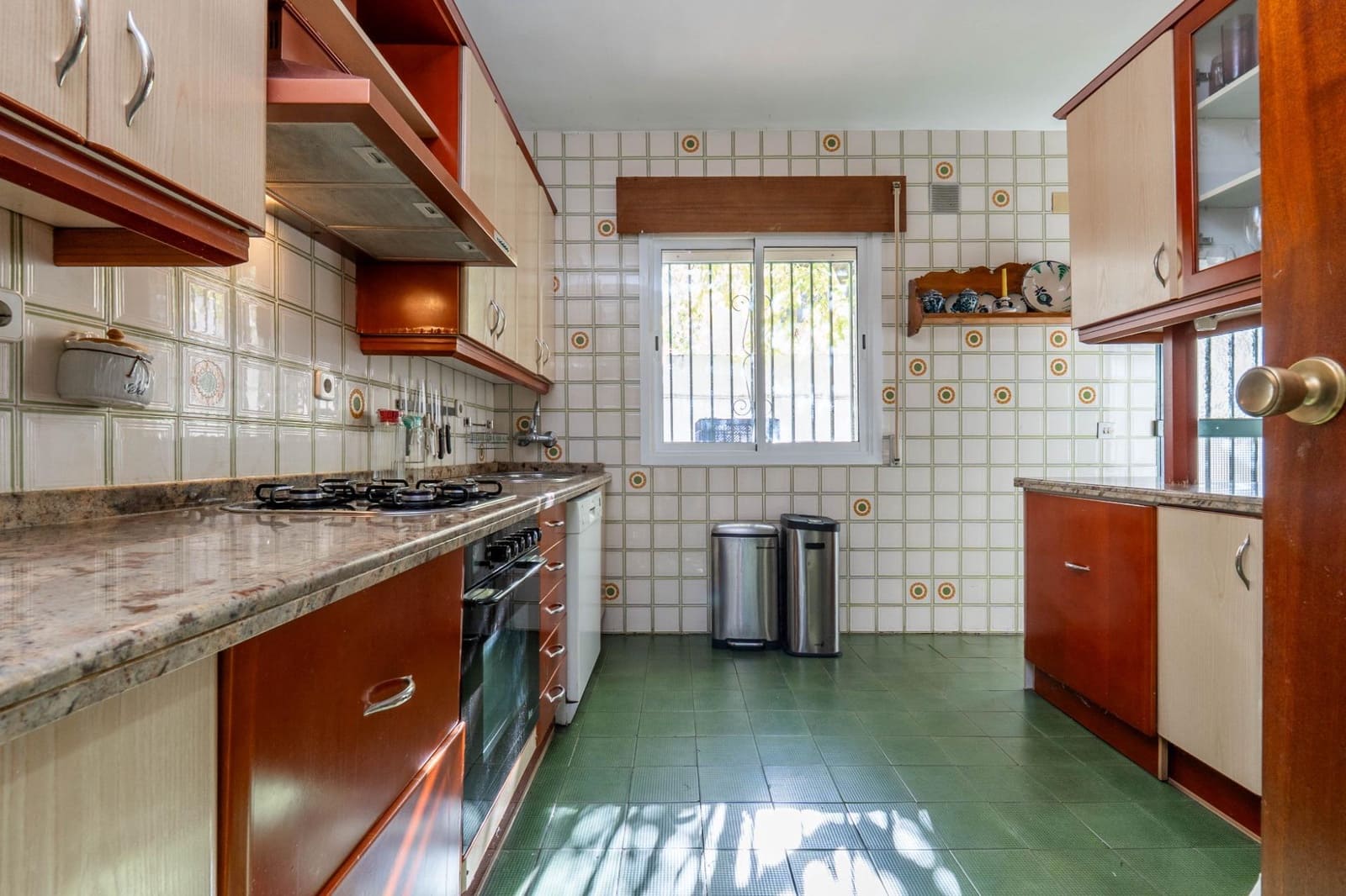 4 bedroom Villa for sale in Ogijares with pool garage - € 449,000 (Ref: 9419682)