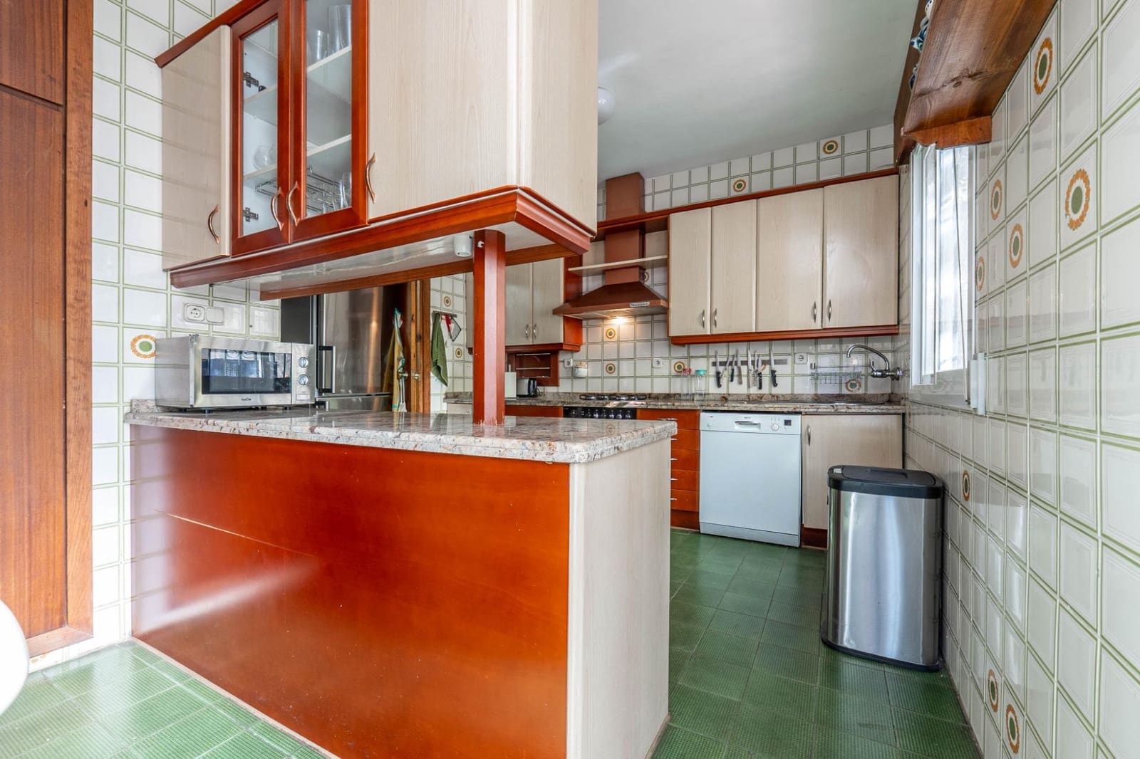 4 bedroom Villa for sale in Ogijares with pool garage - € 449,000 (Ref: 9419682)