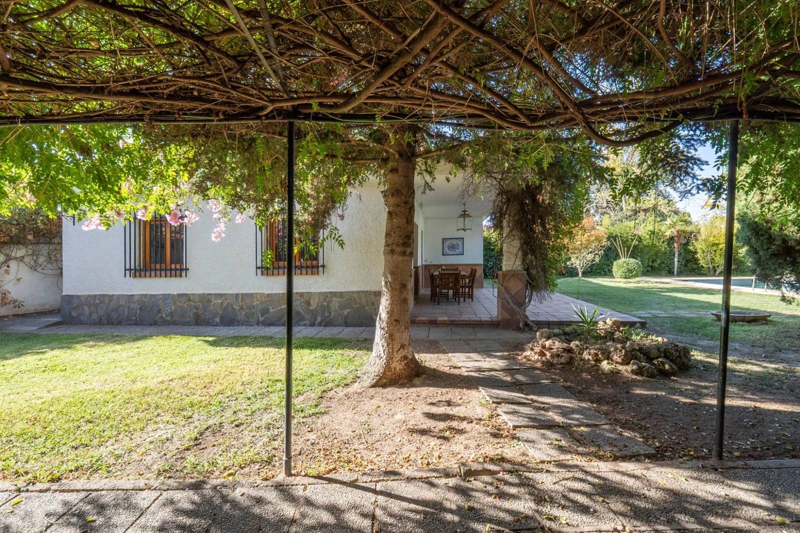 4 bedroom Villa for sale in Ogijares with pool garage - € 449,000 (Ref: 9419682)