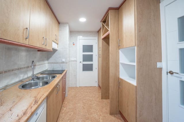 3 soveværelse Lejlighed til salg i Centro, Granada by med garage - € 419.000 (Ref: 9419687)